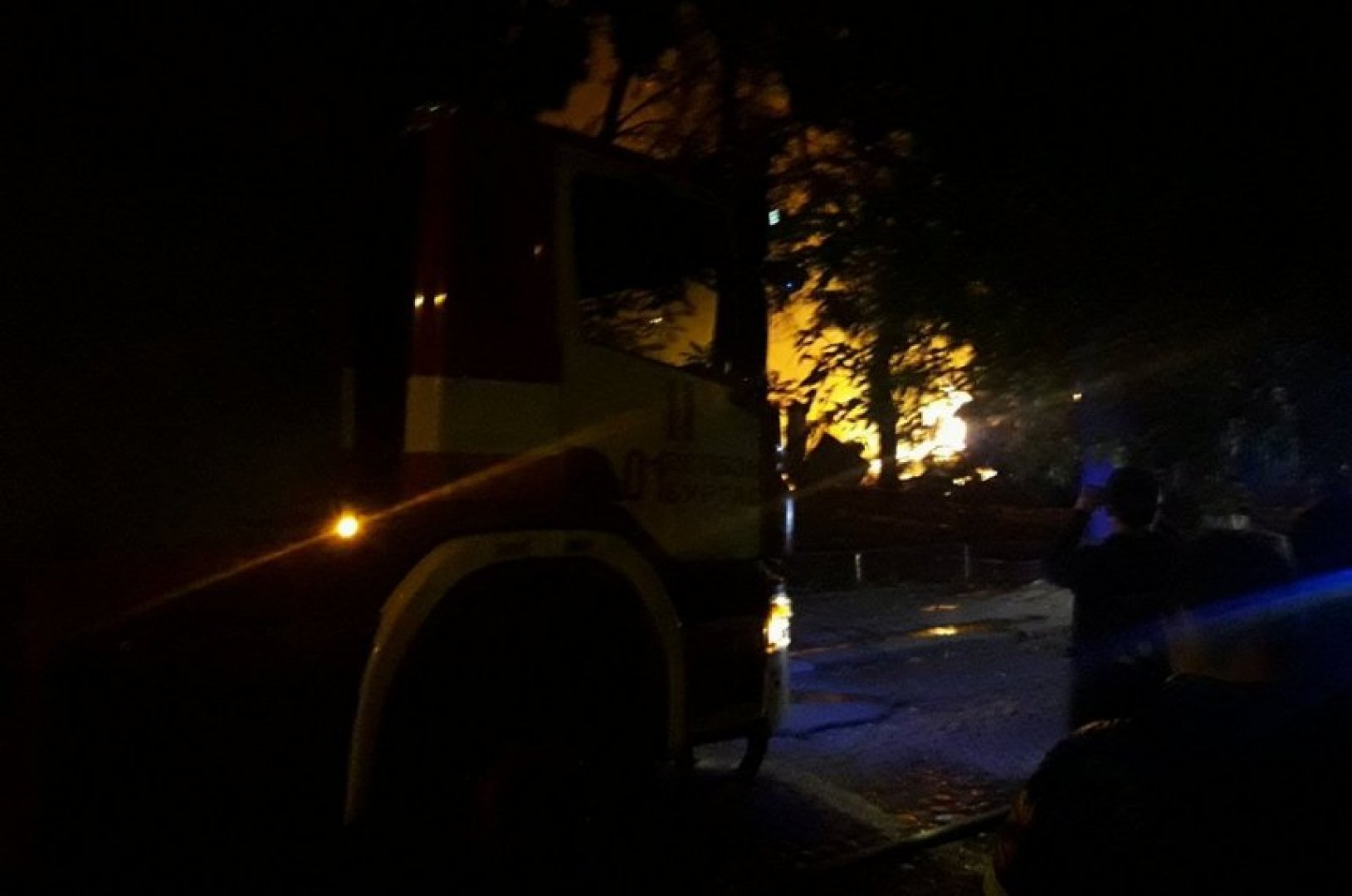 Евакуираха цял блок в центъра на Бургас заради пожар  - E-Burgas.com