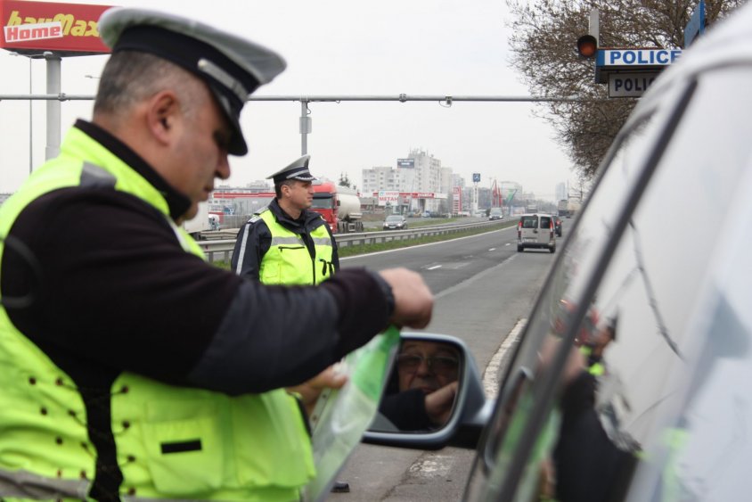 Дузина патрулки ще контролират пътя Бургас – Царево от утре до неделя - E-Burgas.com