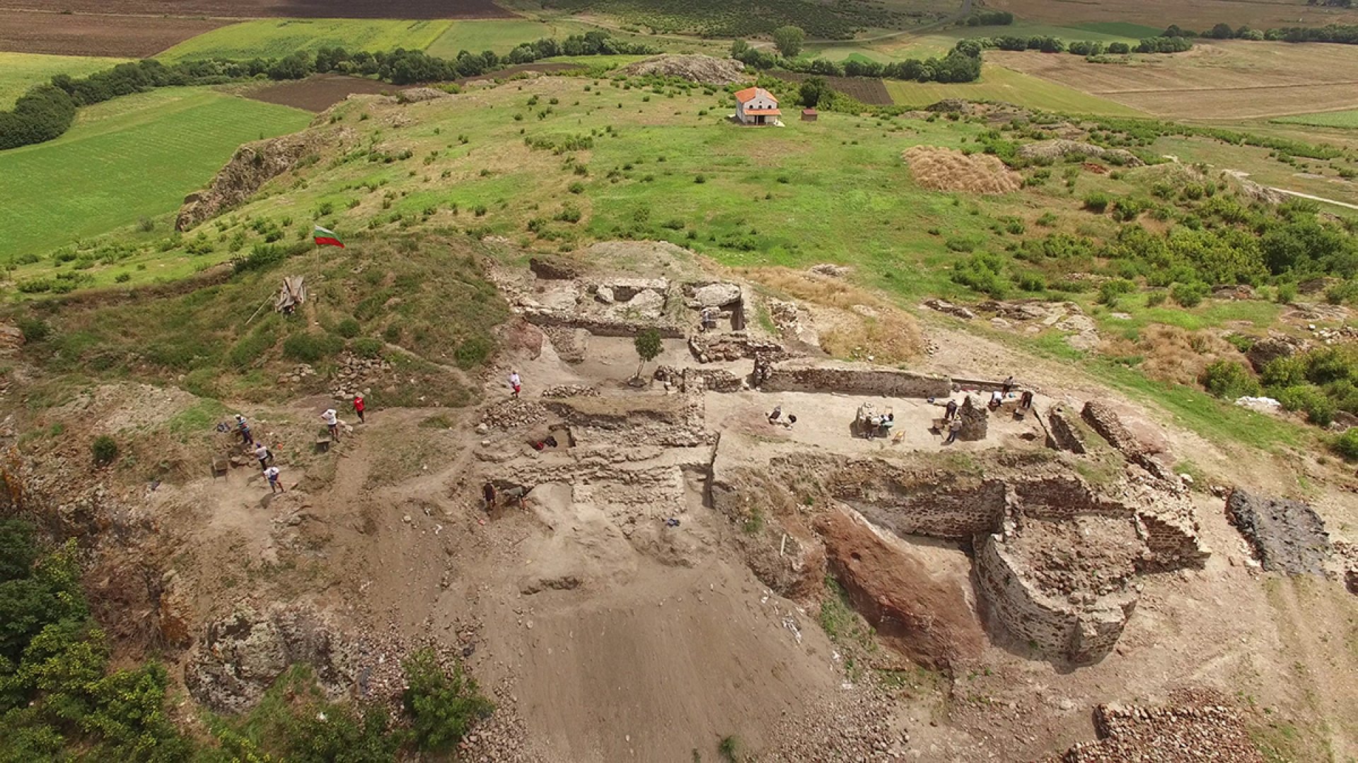Изящна бронзова статуетка е открита при разкопките на крепостта Русокастро - E-Burgas.com