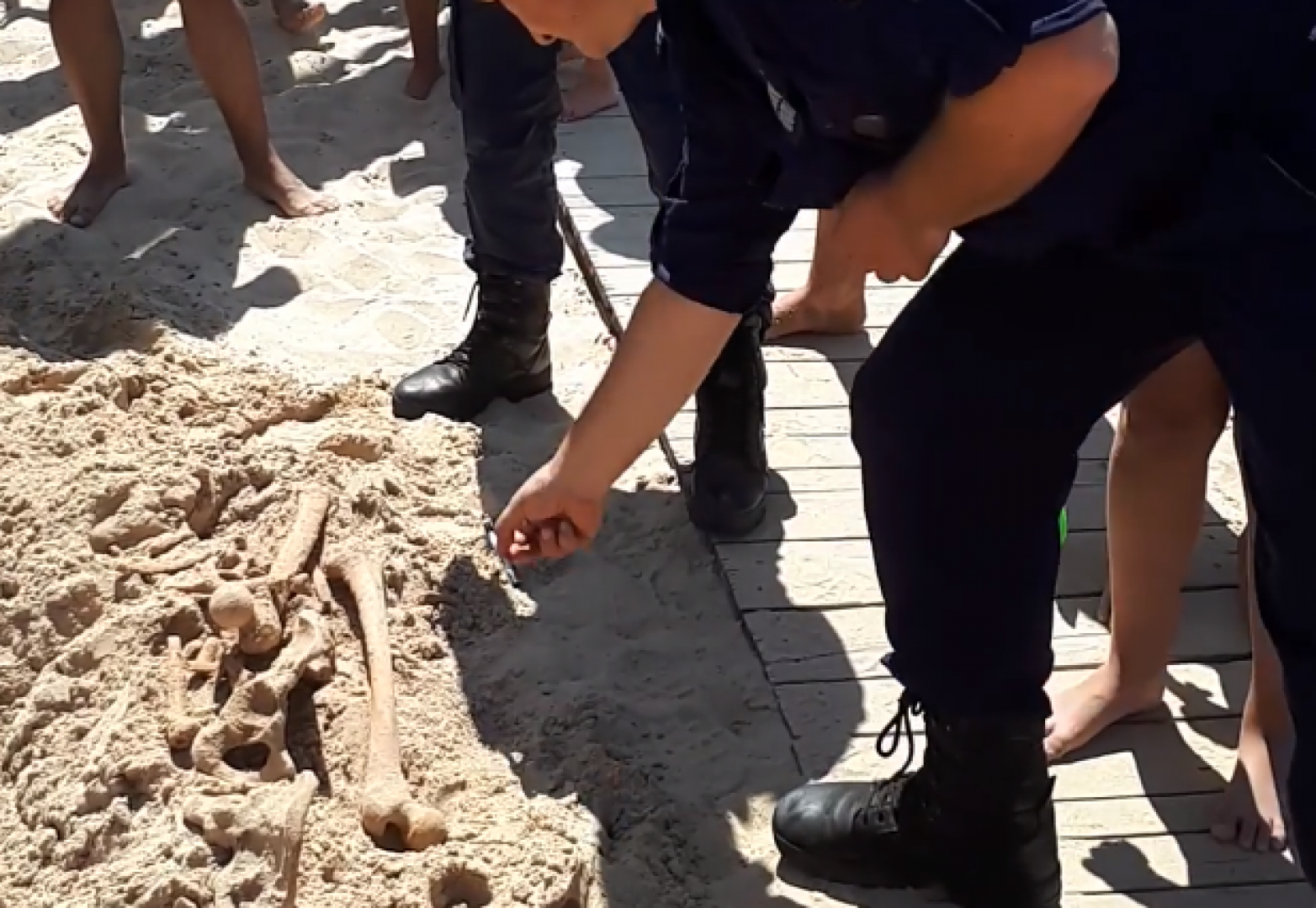 Костите на плажа в Китен били от древен некропол?  - E-Burgas.com