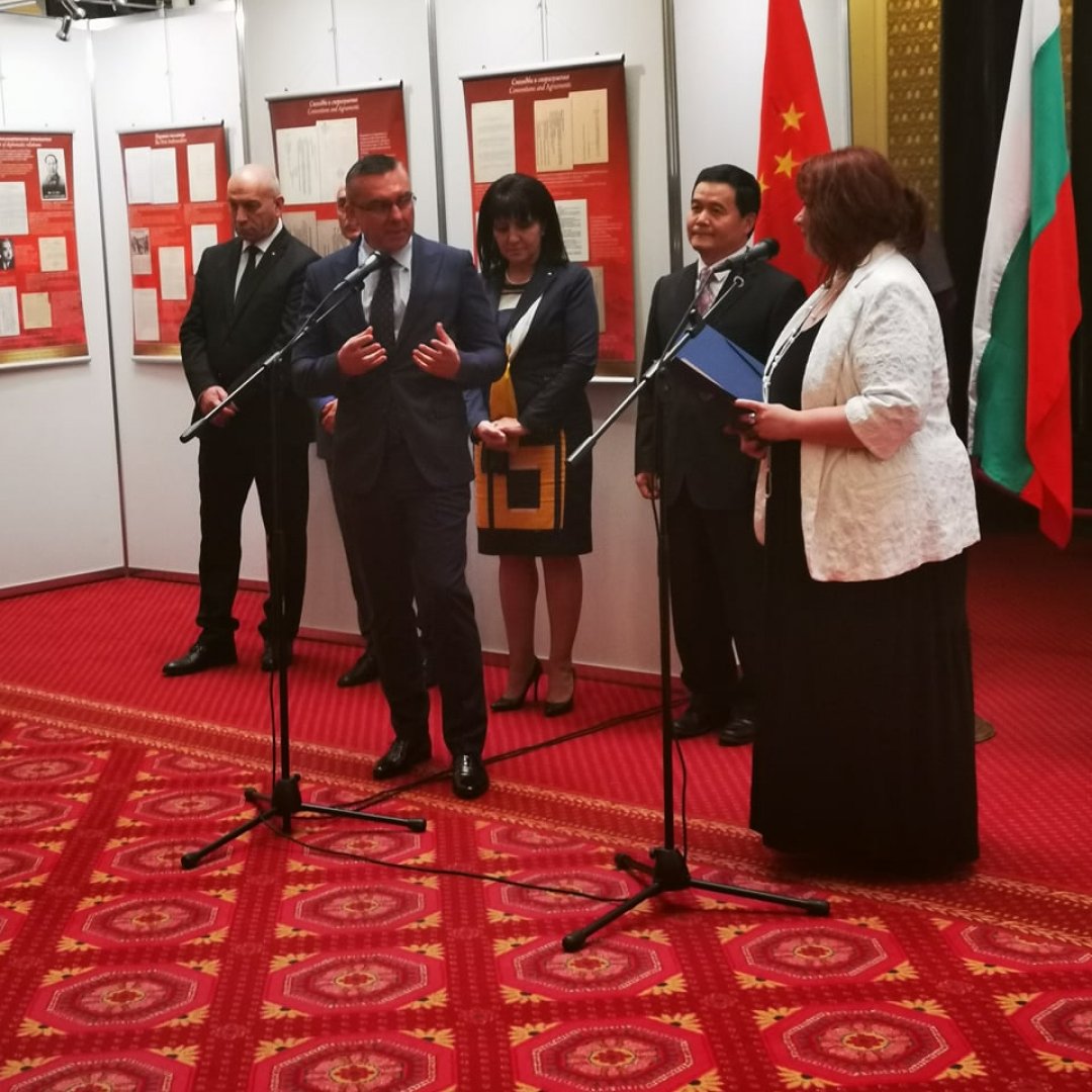 Изложба, посветена на 70-годишнината от дипломацията между България и Китай, бе открита в НС - E-Burgas.com