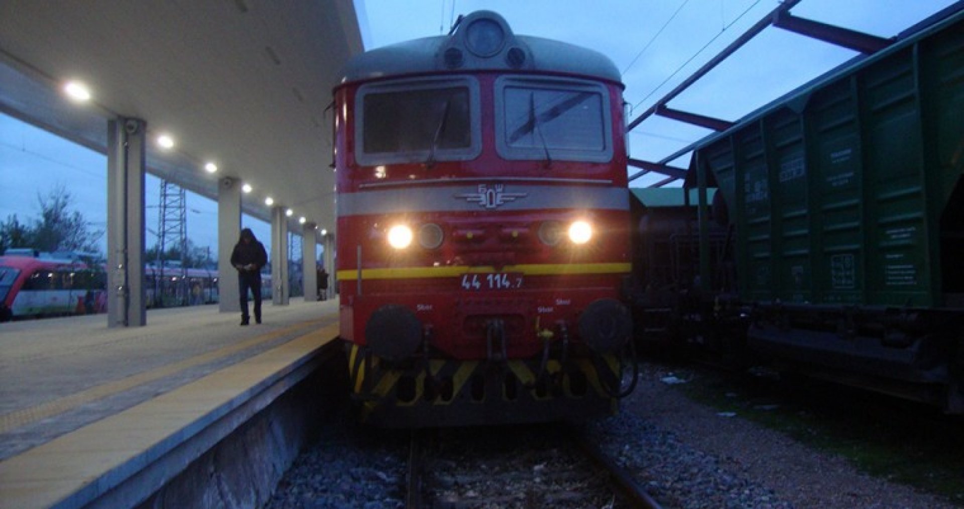 Нападнаха с нож пътник в нощния влак за Бургас - E-Burgas.com