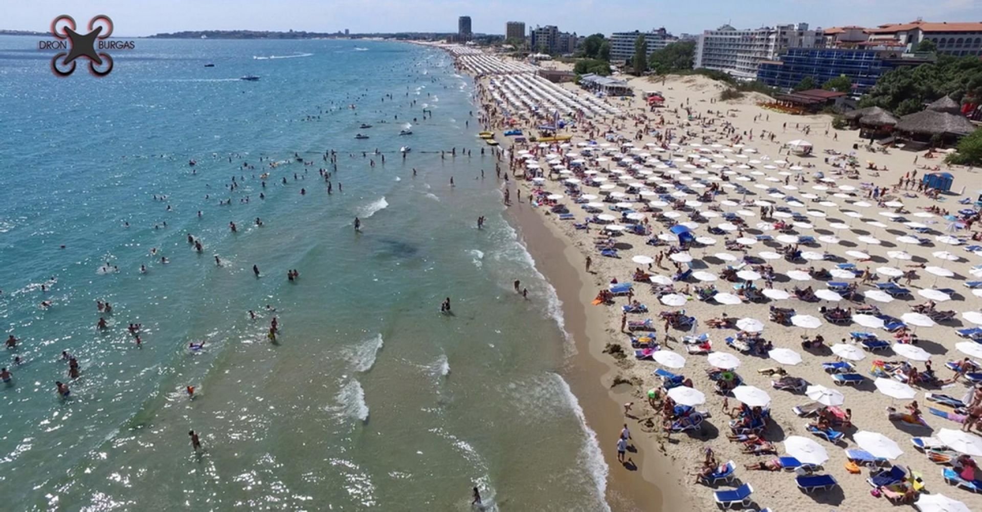5 лева е средната цена за чадъри и шезлонги по българските плажове - E-Burgas.com