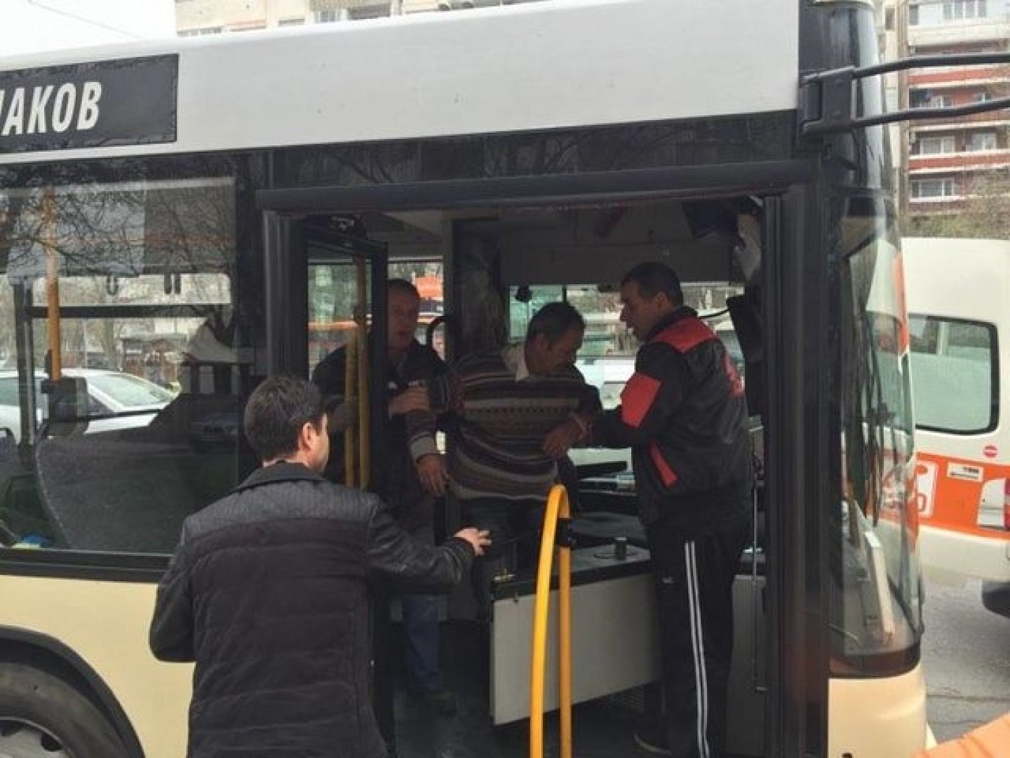 Пътници масово се возят без колани в автобусите - E-Burgas.com
