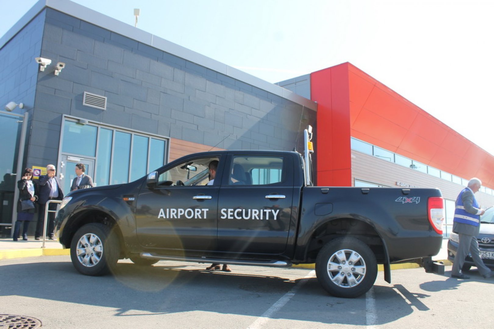 Засилени мерки за сигурност на летищата у нас след сигналите за бомби - E-Burgas.com