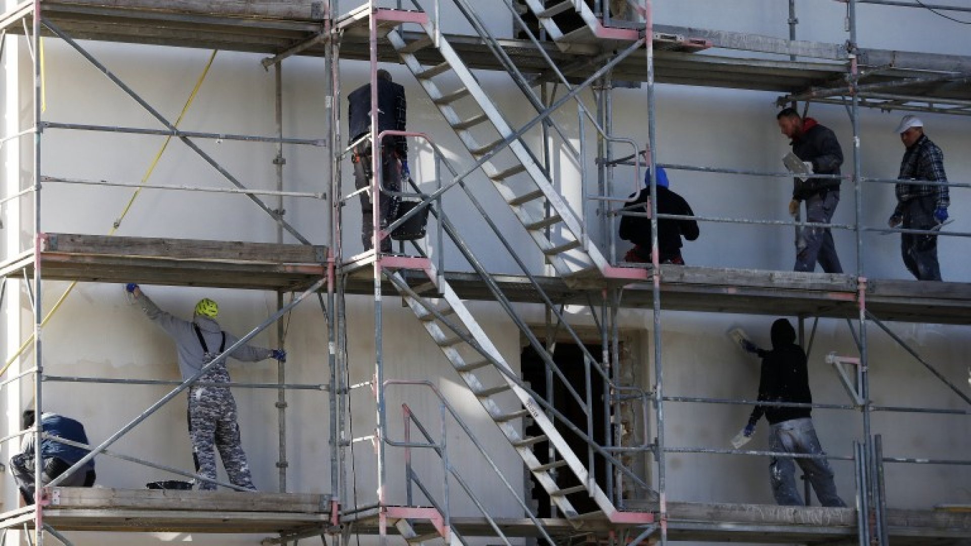 Строителни фирми в Бургас масово наемат работници без договор - E-Burgas.com