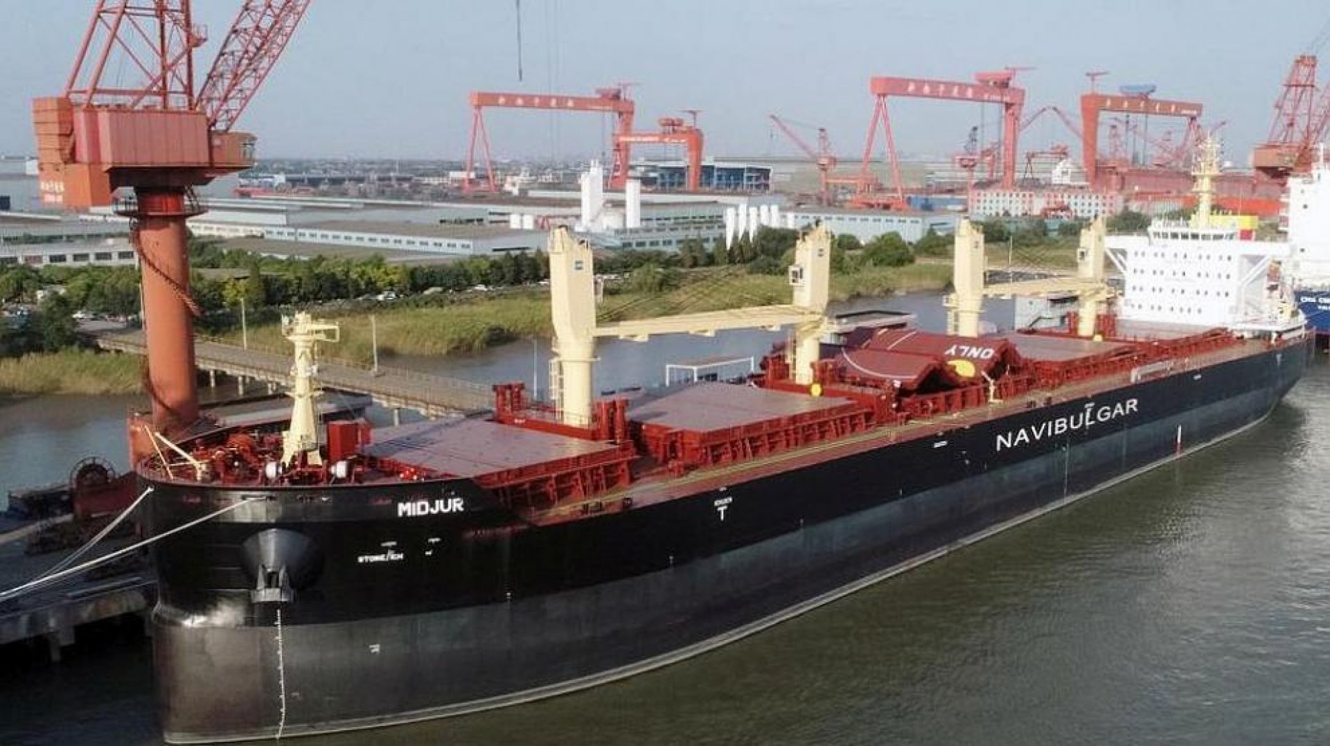 Вторият 45 500-тонен кораб на „Параходство БМФ“ вдигна флаг - E-Burgas.com