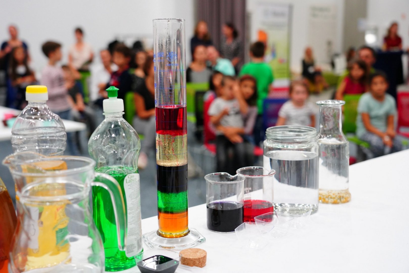 Бургаски ученици ще правят ескперименти в лабораторията 