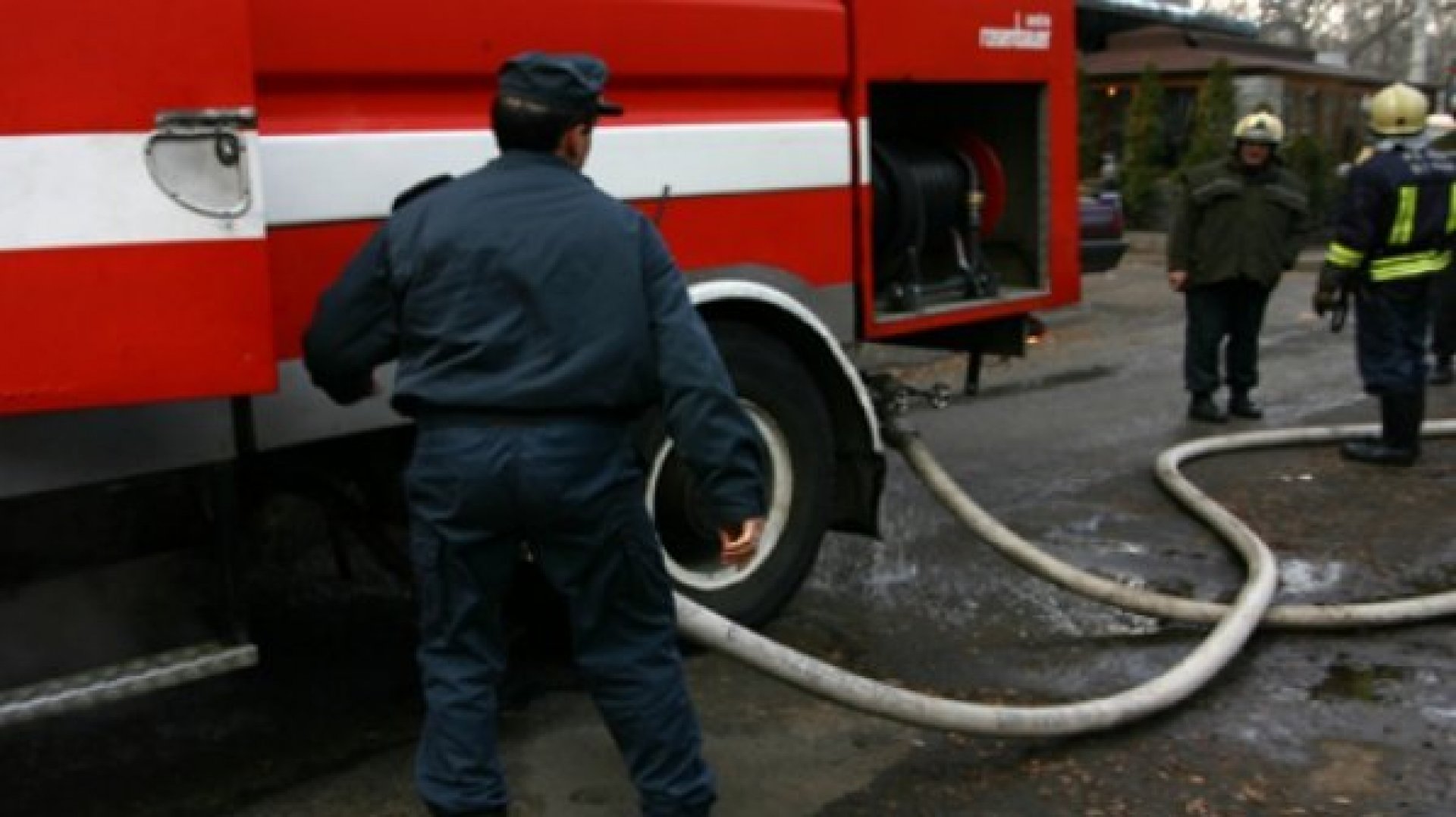 Непълнолетни с наказателна акция в Приморско! Запалиха лодка и нарязаха гумите на автомобил - E-Burgas.com