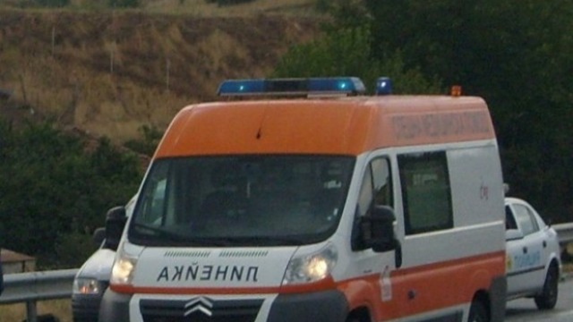 Пожарна и мотоциклет се сблъскаха край Слънчев бряг, младеж е тежко пострадал - E-Burgas.com