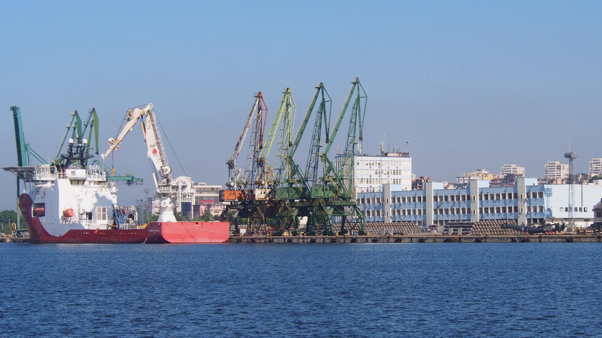 Затвориха пристанищата във Варна и Бургас заради силен вятър - E-Burgas.com