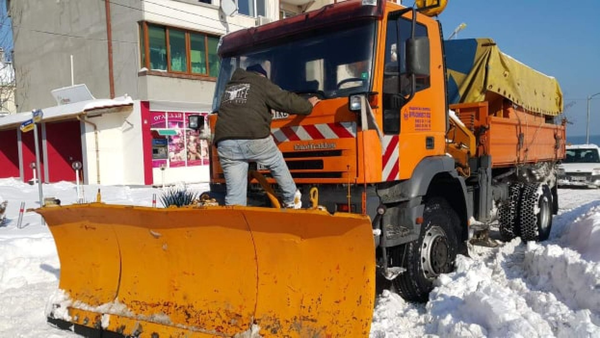 Над 1800 машини ще чистят снега по пътищата - E-Burgas.com