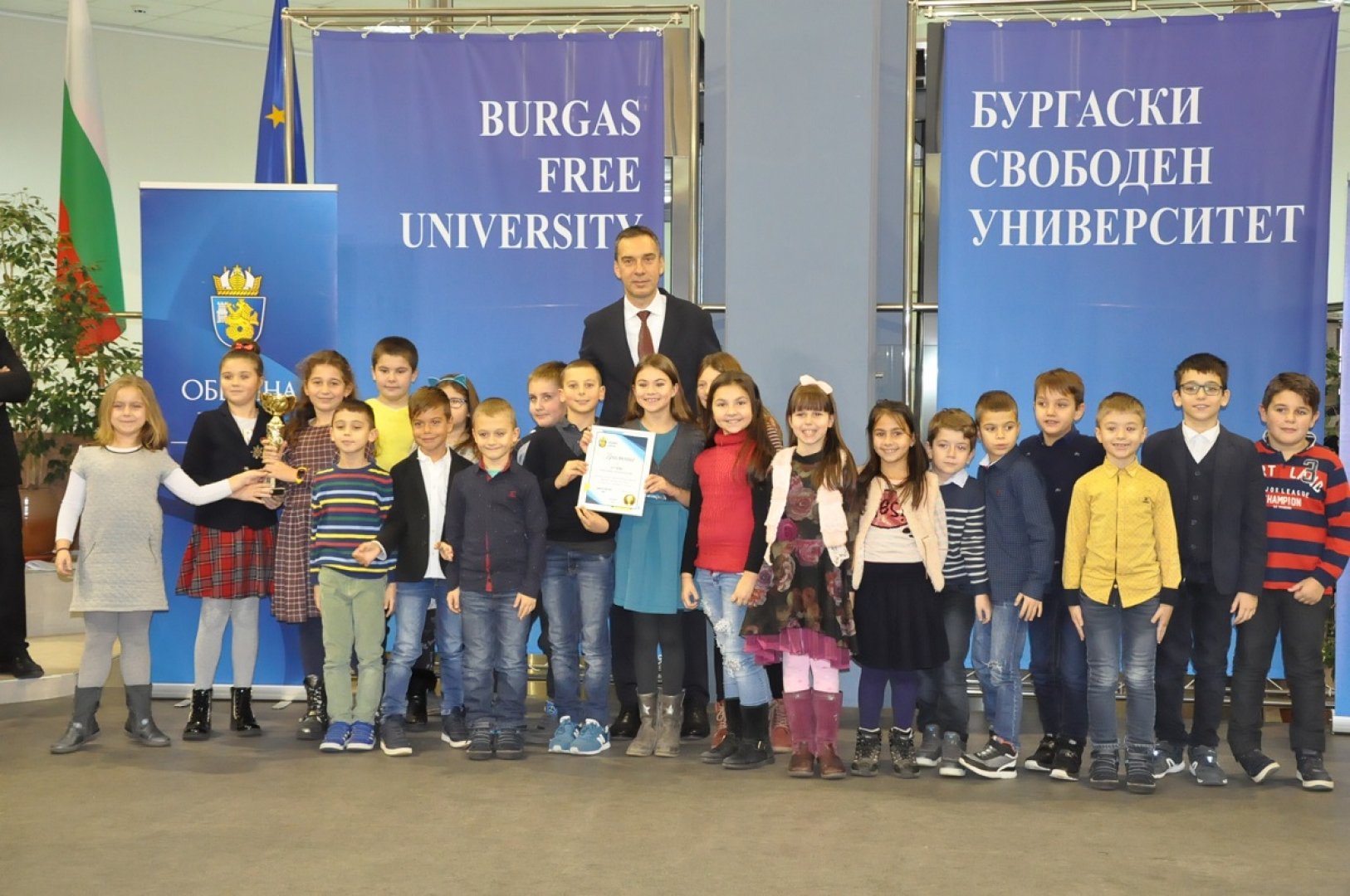 Награждават най-добрите ученици в Бургас  - E-Burgas.com