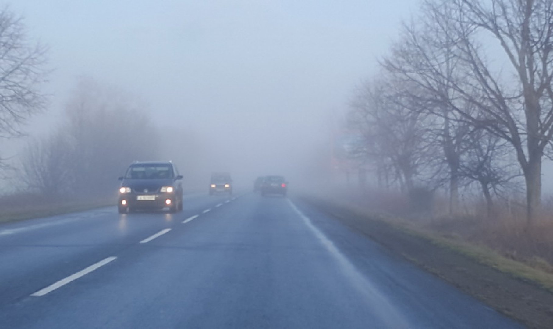 Мрачно и мъгливо време затруднява движението по пътищата  - E-Burgas.com