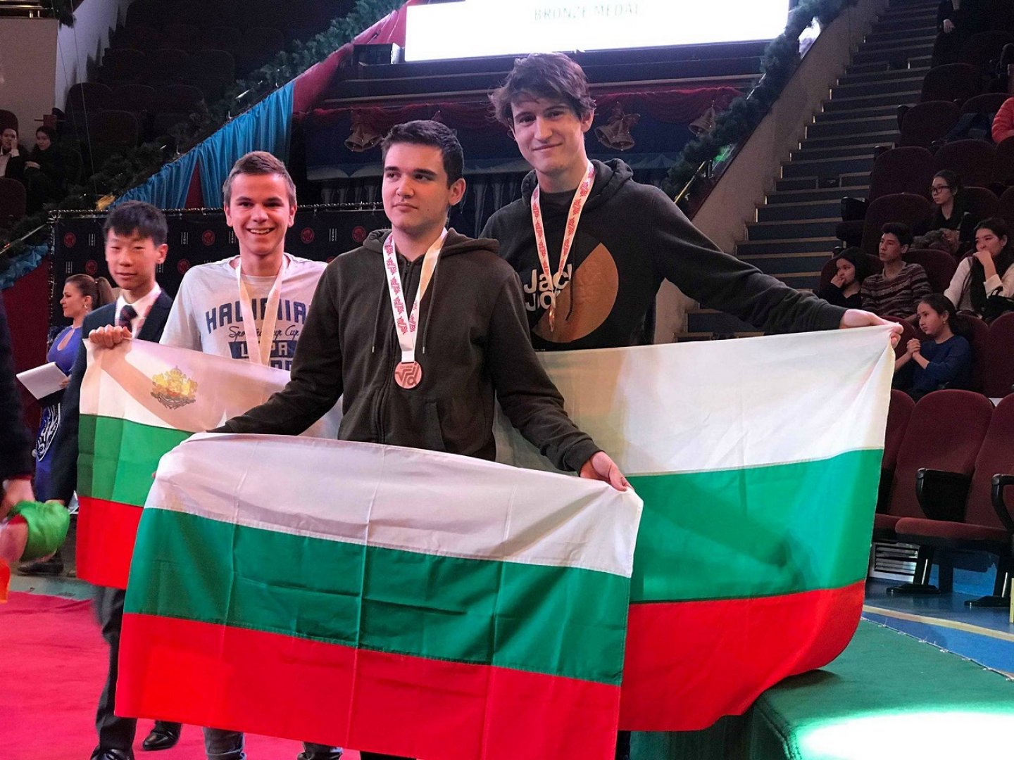 Ученици от ПМГ се завърнаха с медали от международна олимпиада в Казахстан - E-Burgas.com