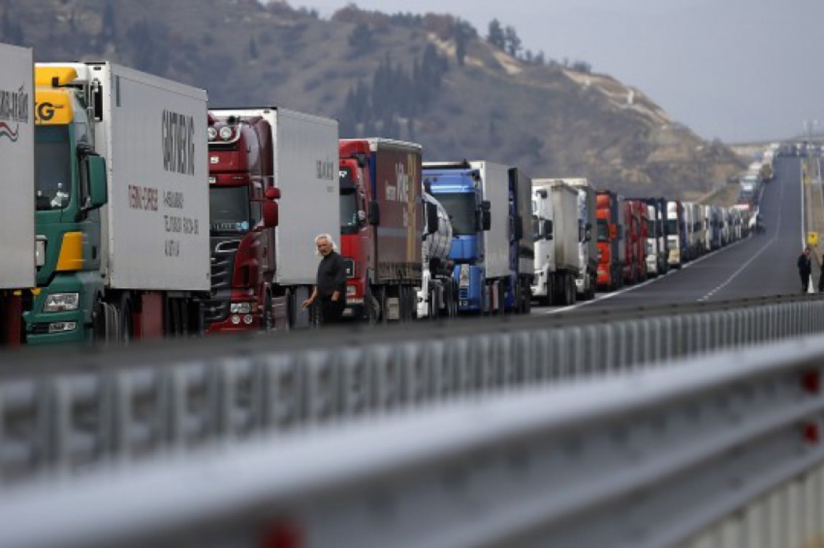 Интензивен трафик на товарни автомобили блокира границата с Турция  - E-Burgas.com