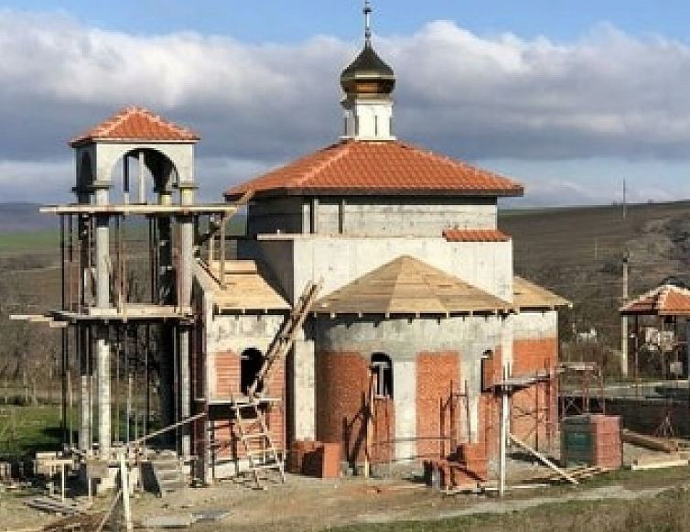 Вдигнаха новата църква в айтоското село Дрянковец - E-Burgas.com