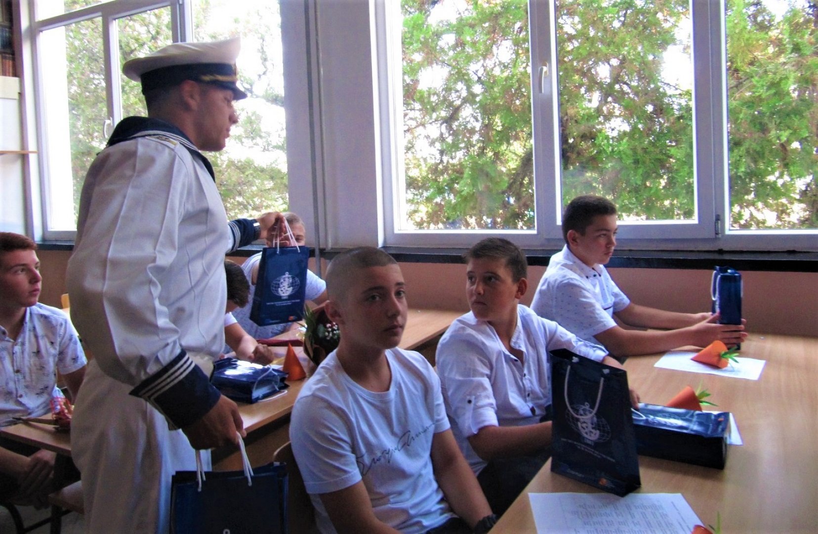 Тръсят учител за морското училище, примамват го с безплатен градски транспорт - E-Burgas.com