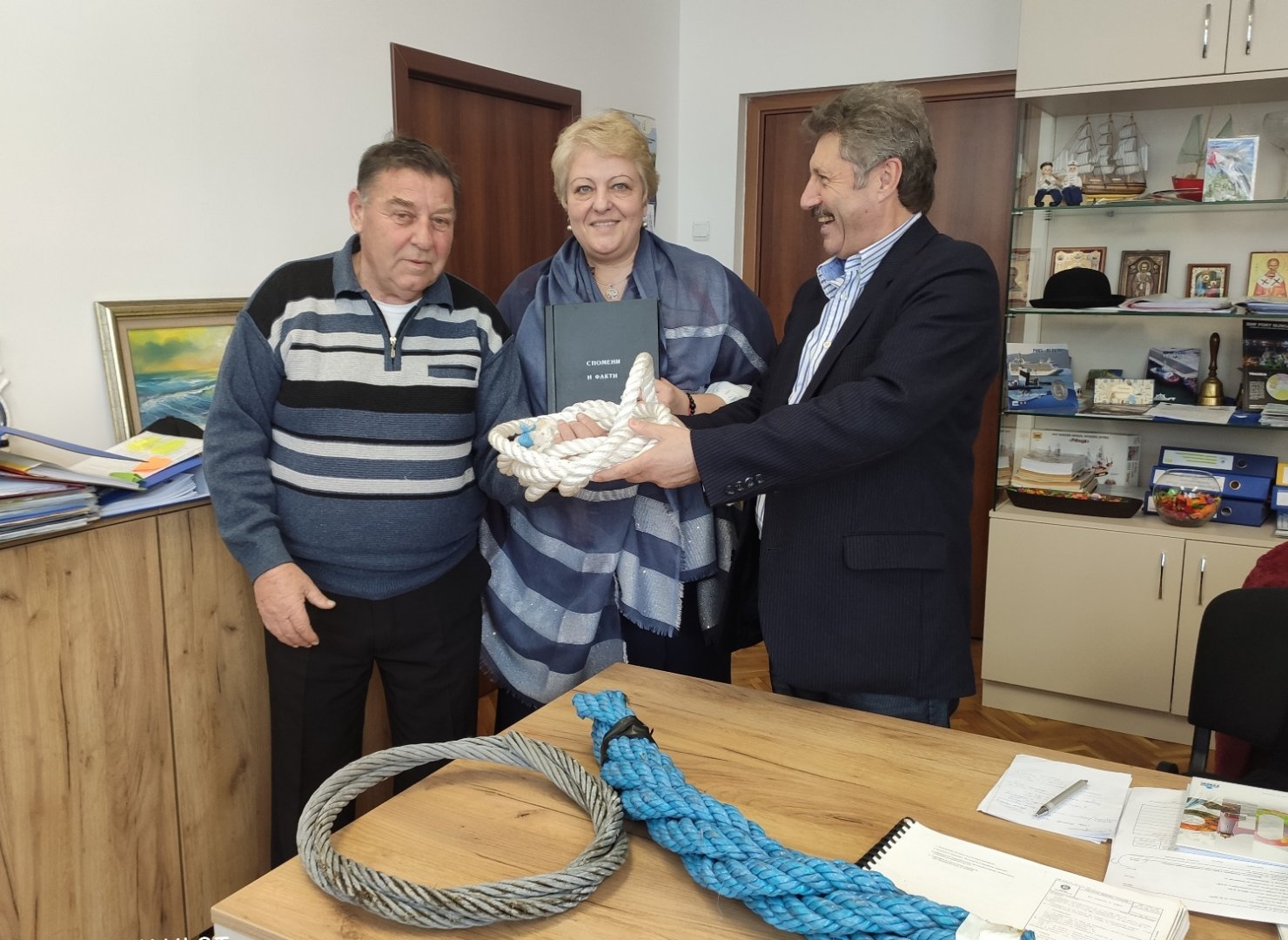 Бивш възпитаник направи ценно дарение на Морското училище в Бургас - E-Burgas.com