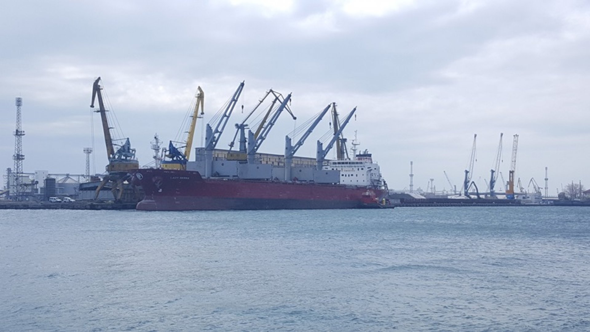Пристанищните работници в Бургас били максимално предпазени от китайския екипаж - E-Burgas.com