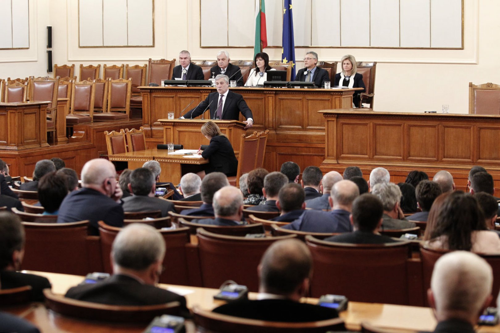 Караянчева: За 24 часа мога да свикам парламента - E-Burgas.com