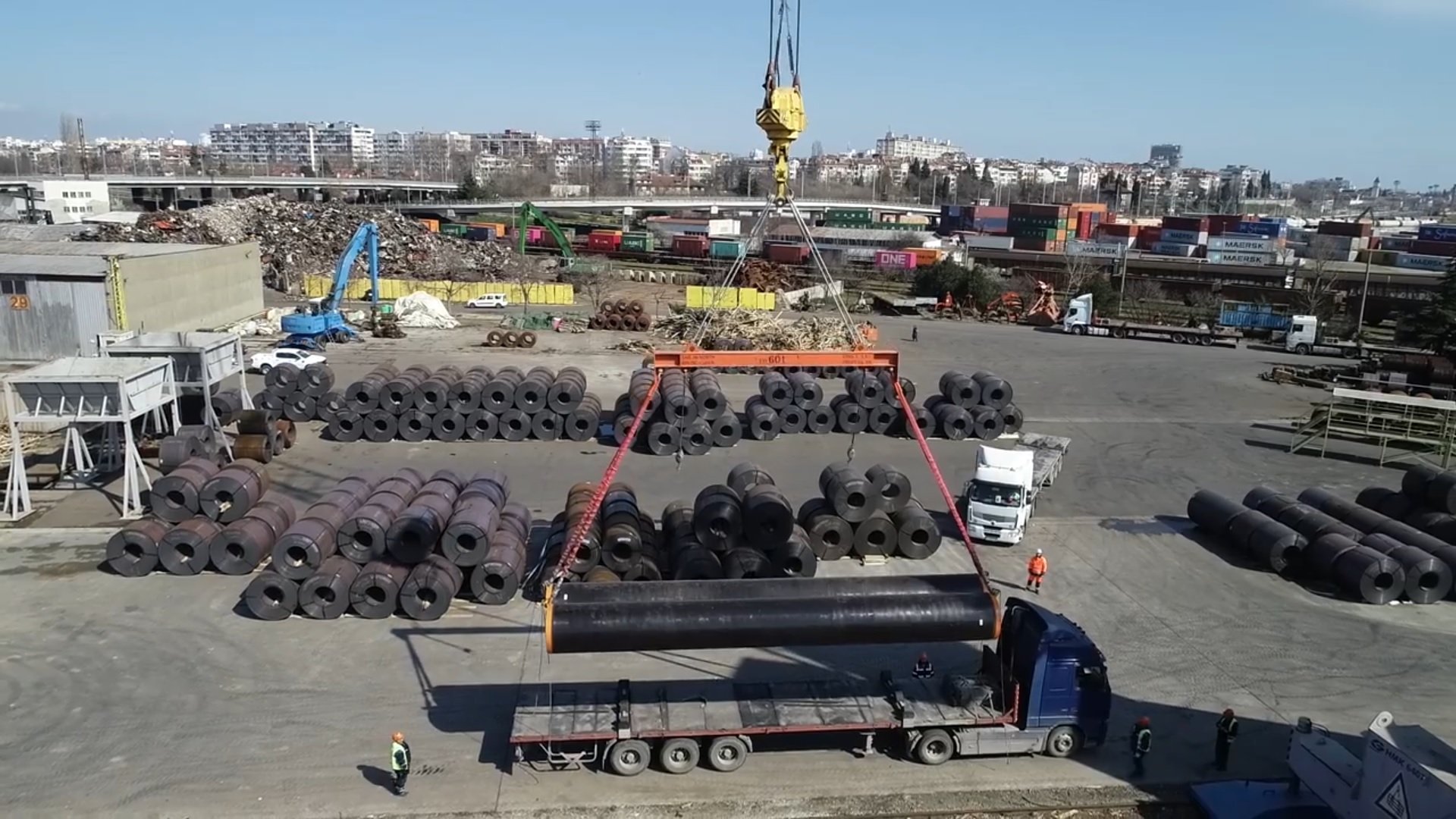 Борисов във фейсбук: На Бургаското пристанище всеки ден пристигат тръби за 