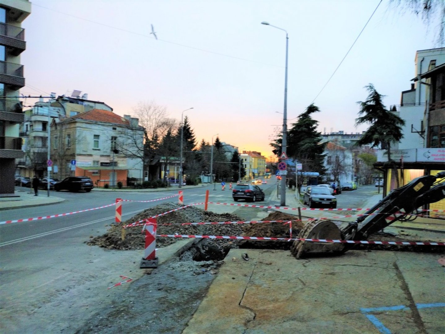  Продължават ремонтните дейности по ВиК мрежата по ул. „Булаир“ - E-Burgas.com