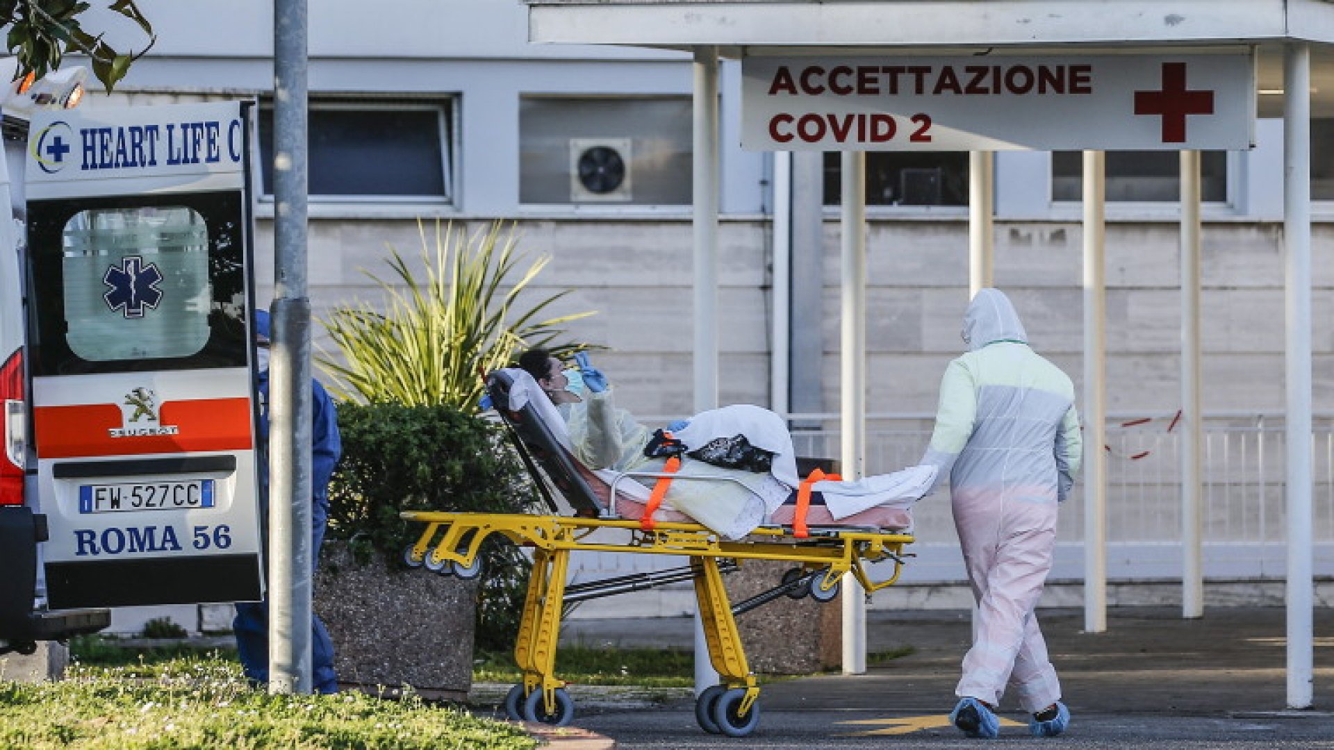 Стряскащо: 627 души починаха от коронавирус само за ден в Италия - E-Burgas.com