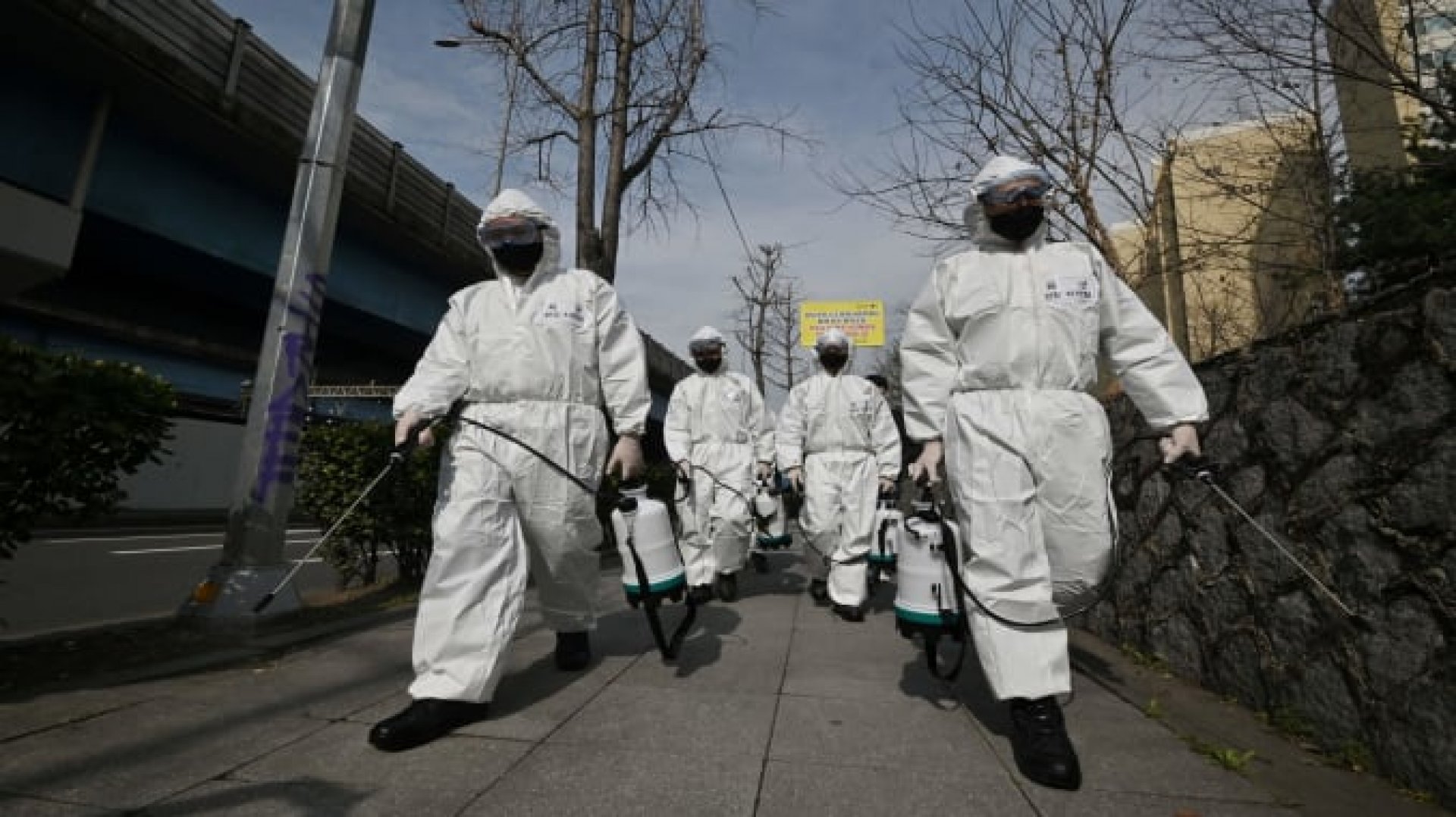 Китайски вирусолог: Пандемията ще приключи, ако целият свят спре за четири седмици  - E-Burgas.com