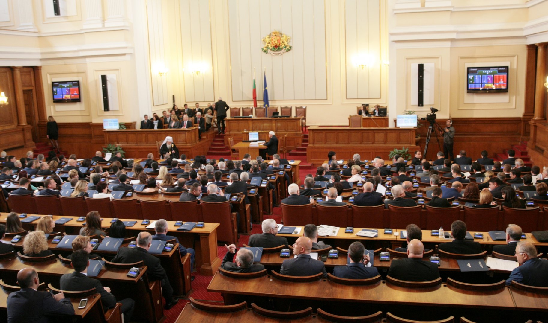 Заседанието в парламента закъснява повече от час - E-Burgas.com