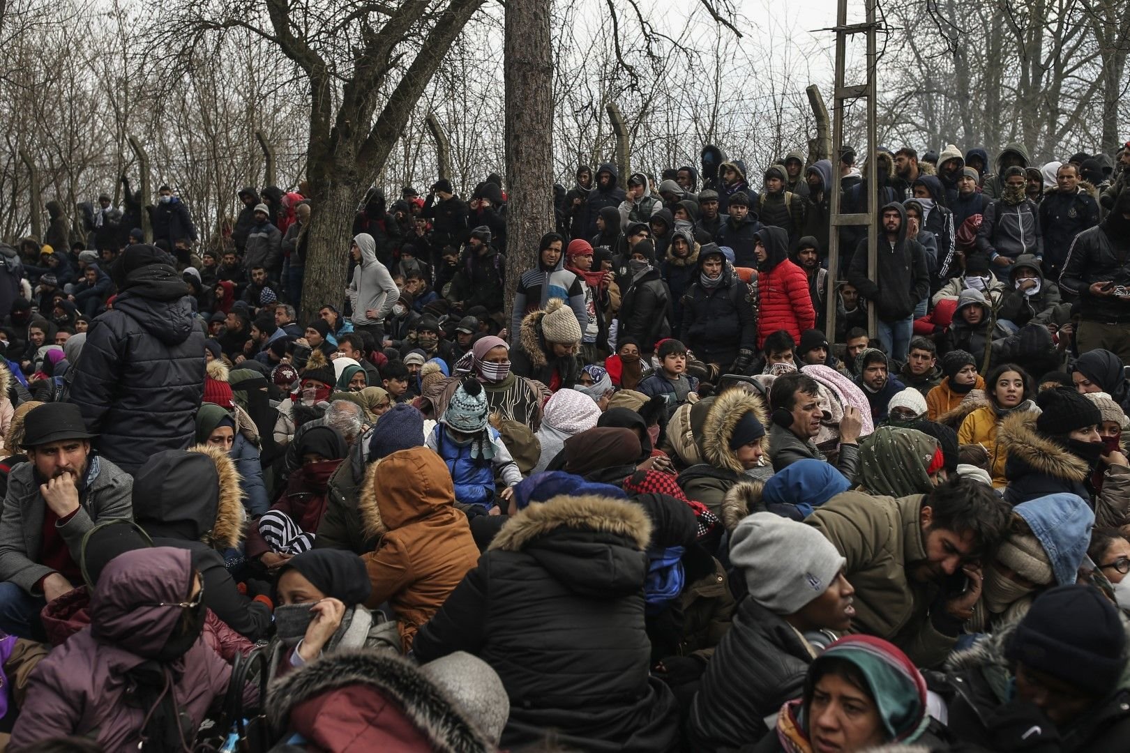 Над 15 000 мигранти все още са блокирани около Гърция - E-Burgas.com