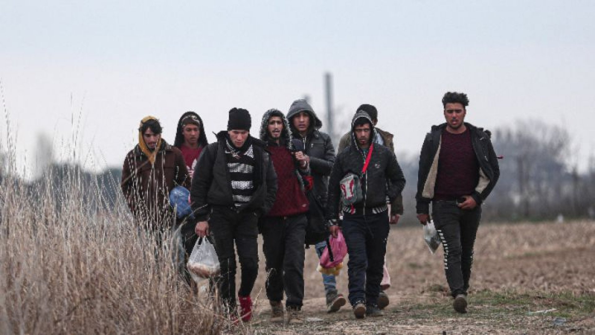 Броят на мигрантите на гръцко-турската граница намалява - E-Burgas.com