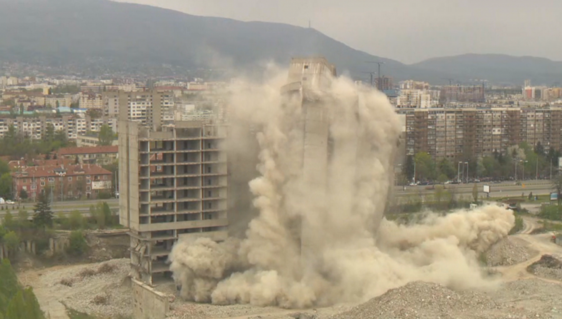 Взривиха сградата на ИПК 
