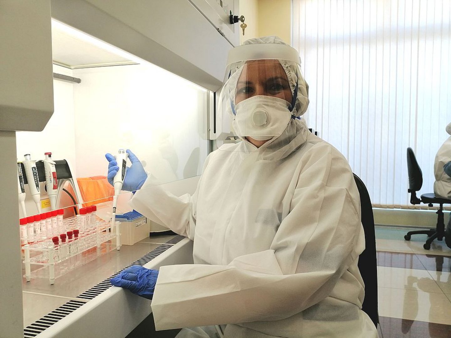 Лаборатория „ЛИНА” има капацитет да изследва 192 PCR проби за коронавирус на ден (ВИДЕО) - E-Burgas.com