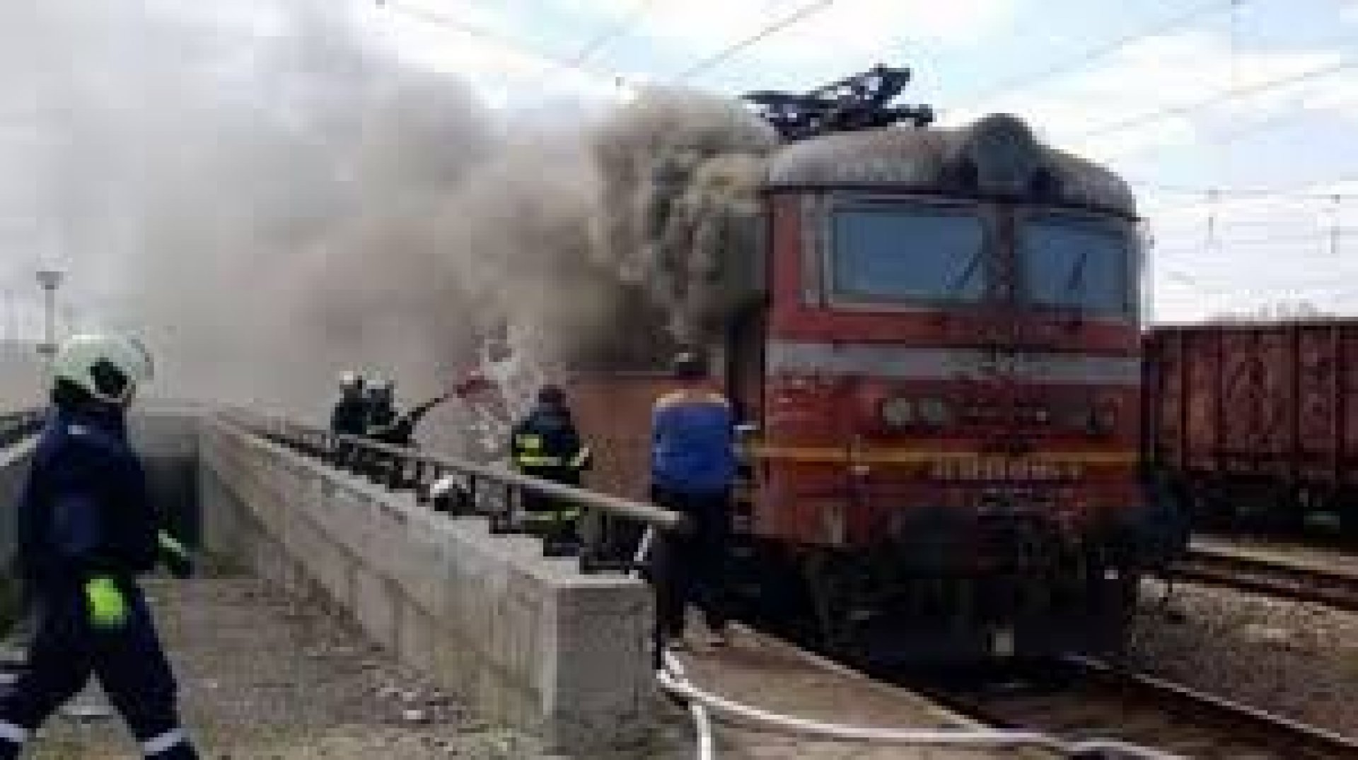 Влак натоварен с над 1т масло се запали на жп гара Карнобат - E-Burgas.com