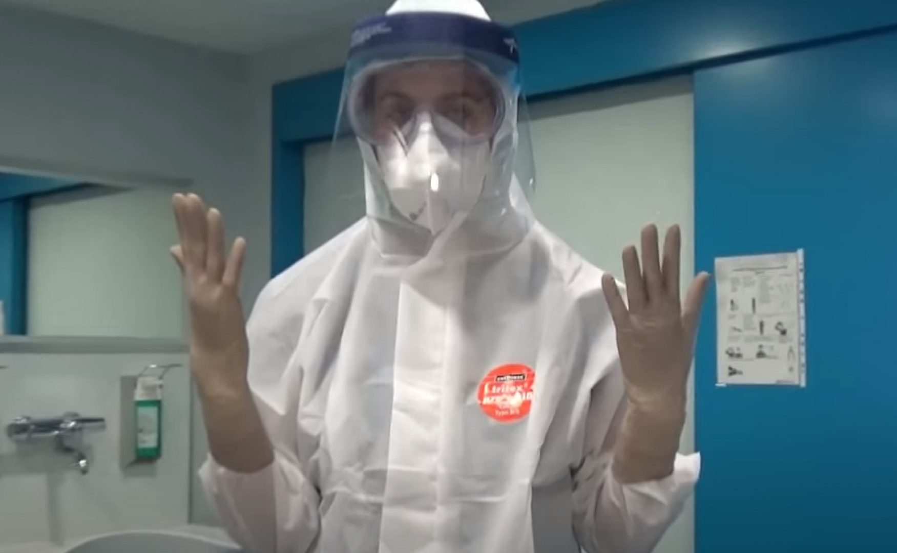 Лекари от ВМА показаха как правилно се поставя и сваля защитно облекло (видео)  - E-Burgas.com