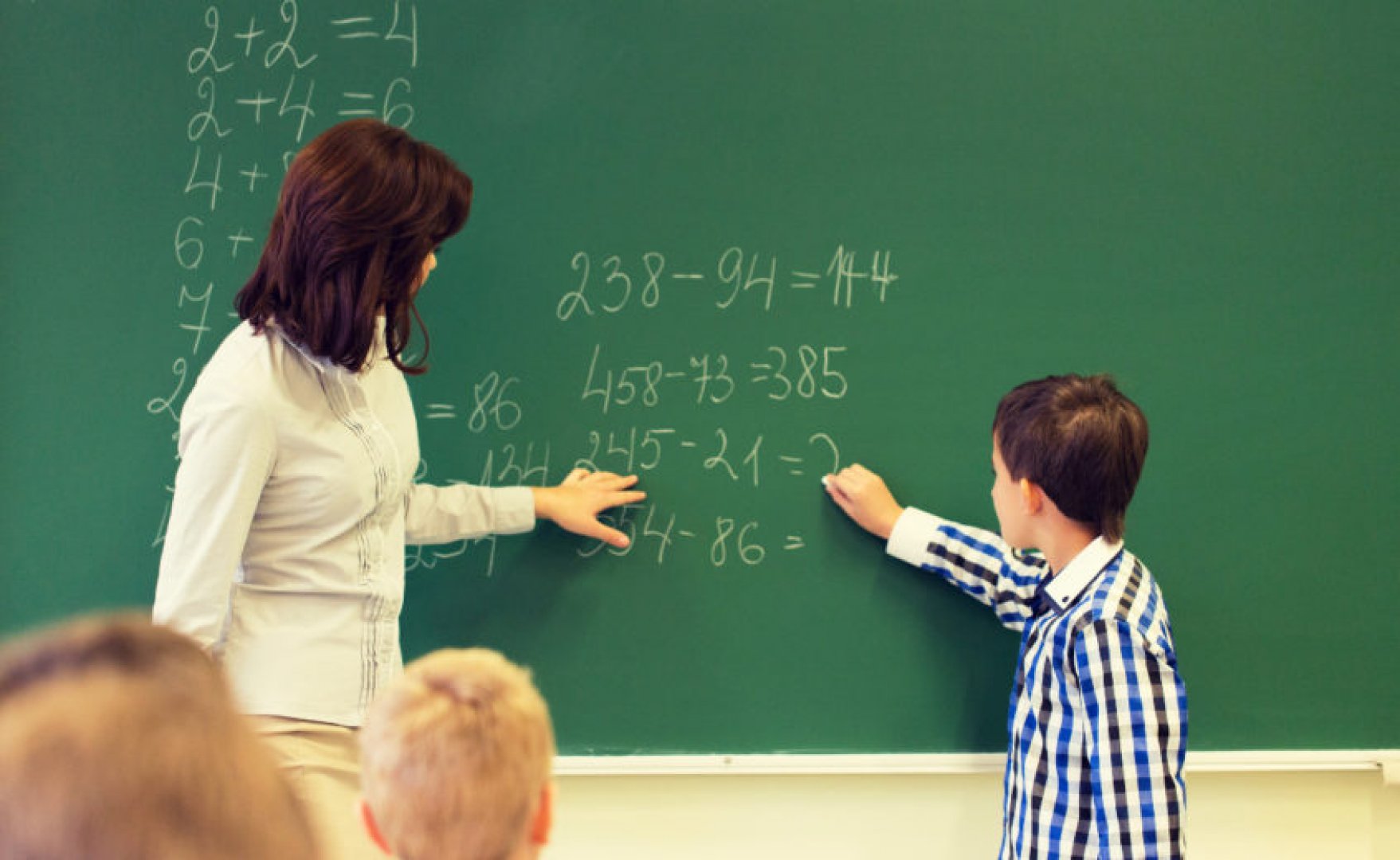 Учениците се връщат в клас само за седмица с часове по математика и български?  - E-Burgas.com