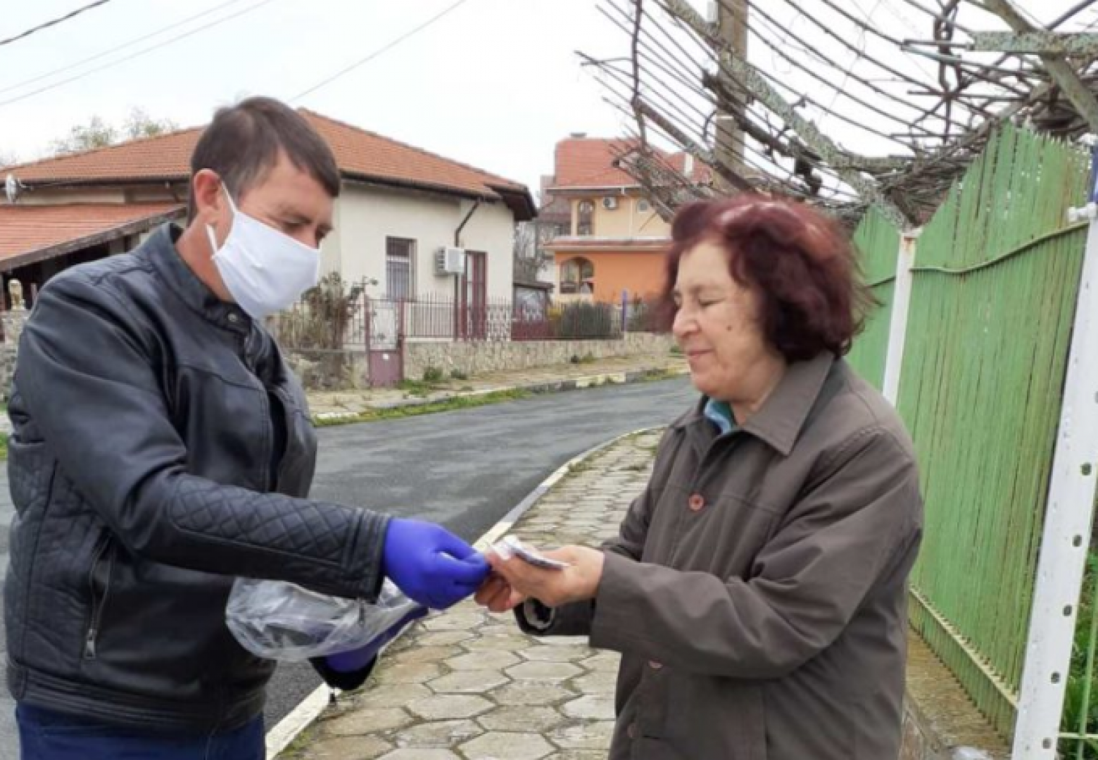 Ротари клуб Бургас дари маски за жителите на две поморийски села - E-Burgas.com