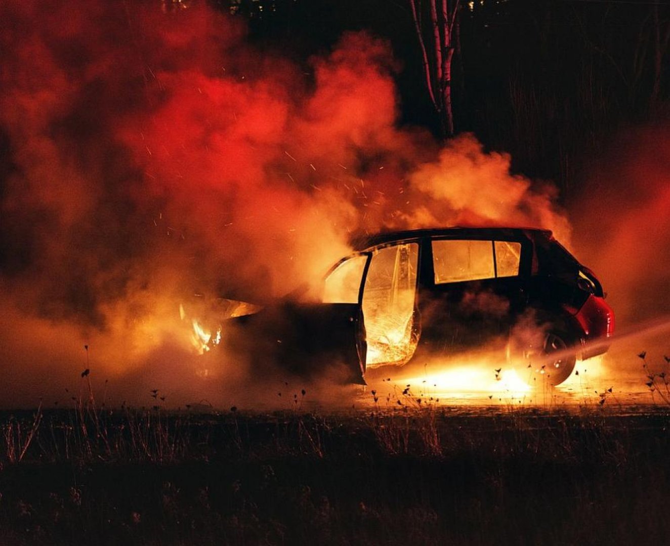 Три автомобила горяха като факли в Бургаско - E-Burgas.com
