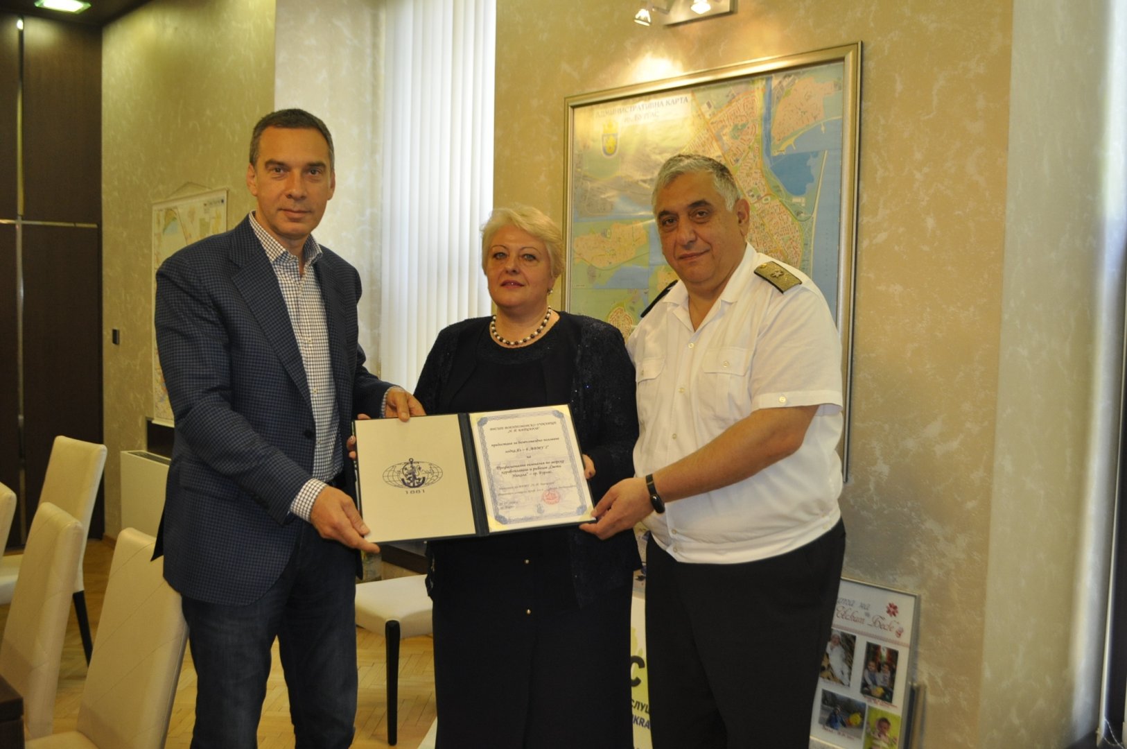  Гимназията по морско корабоплаване ще си сътрудничи с ВВМУ „Никола Вапцаров“ - E-Burgas.com
