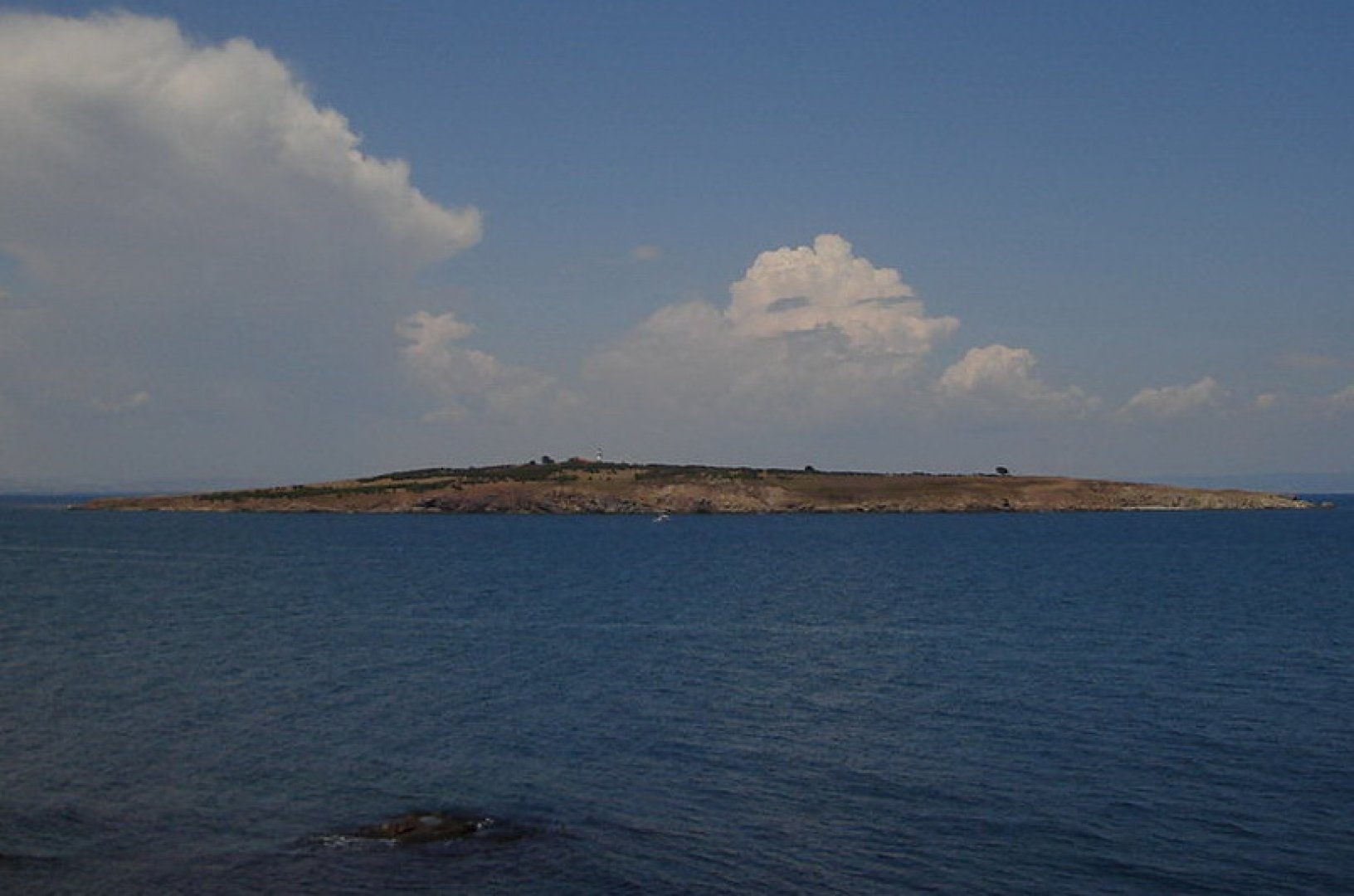 На дълбко: Водолази чистят дъното на морето около остров Свети Иван - E-Burgas.com