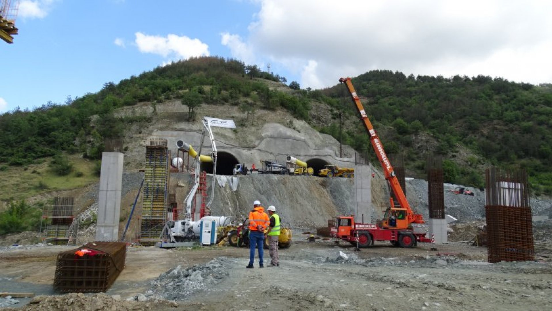 Срутване в тунел Железница затрупа четирима работници  - E-Burgas.com