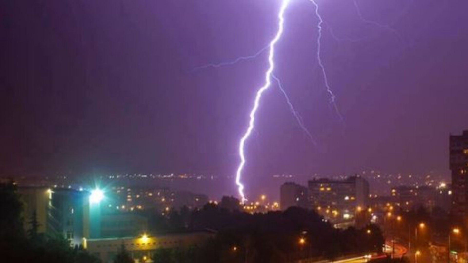 Опасните бури можели да се прогнозират едва 2-3 часа предварително - E-Burgas.com