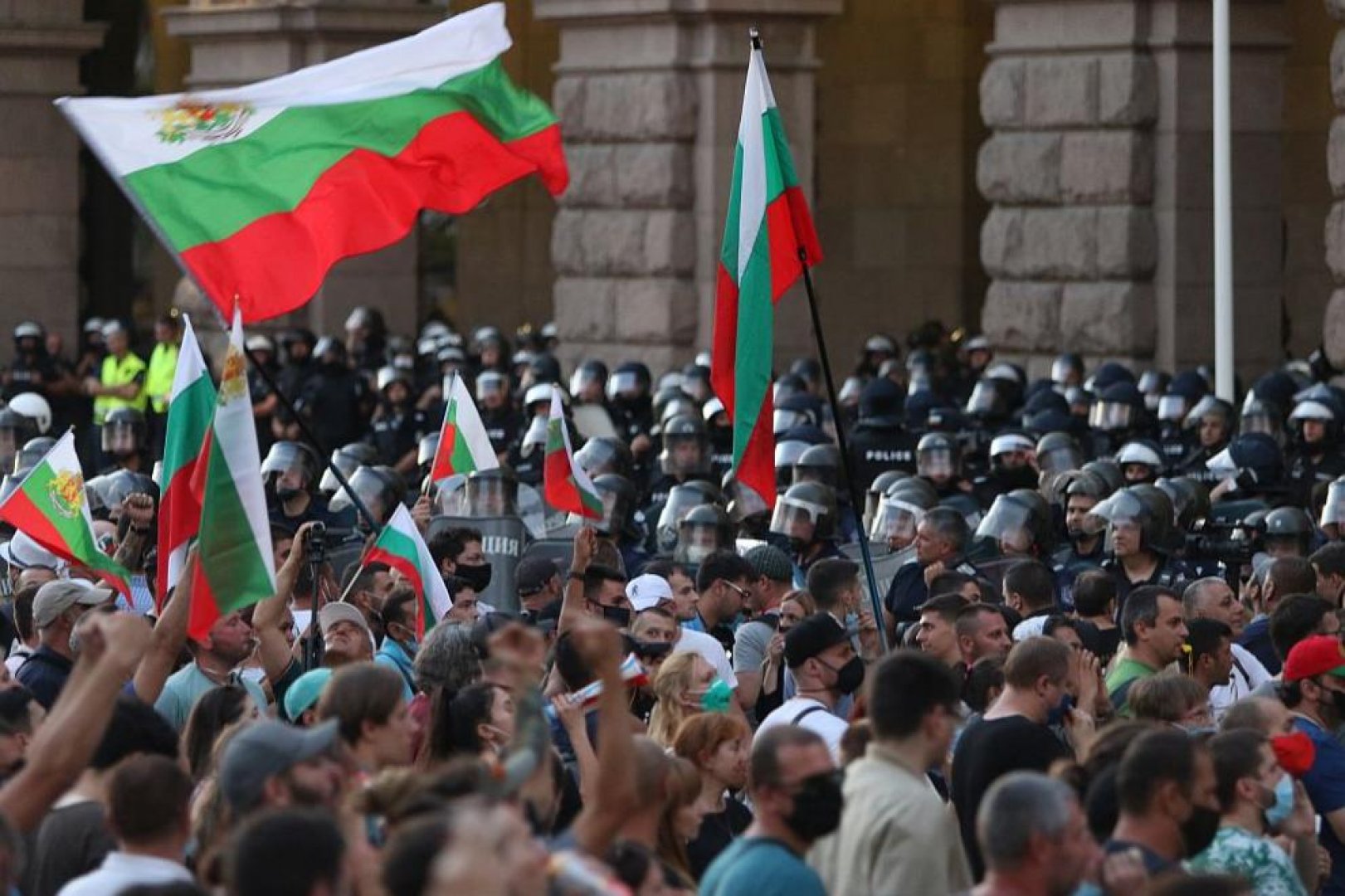  Ранени и арестувани на митинга в София - E-Burgas.com