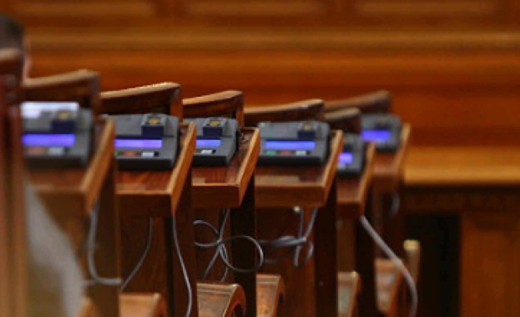 Гласуват петия вот на недоверие към паравителството  - E-Burgas.com