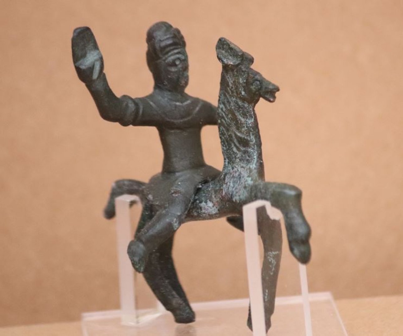 Нова колекция от фигури на тракийски конник е изложена в Бургас - E-Burgas.com