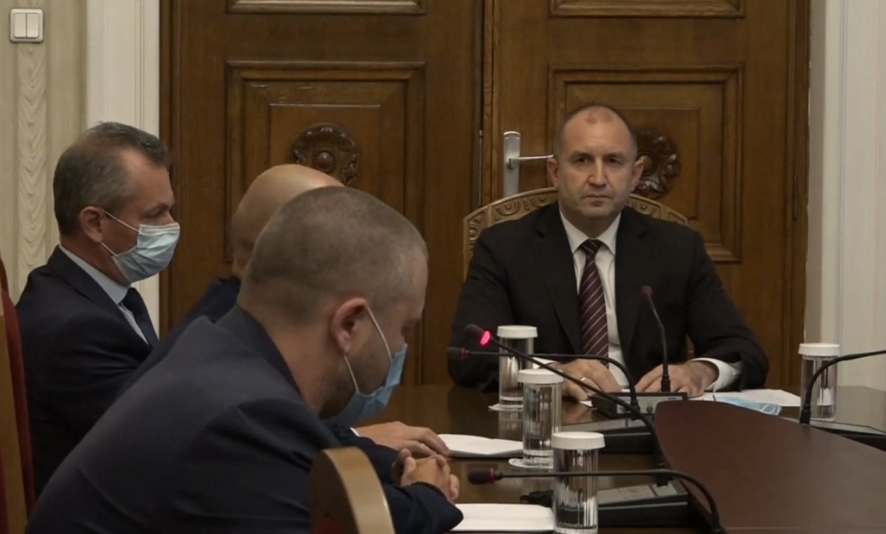 Ето как премина срещата между президента и представителите на полицията и ДАНС (Видео) - E-Burgas.com