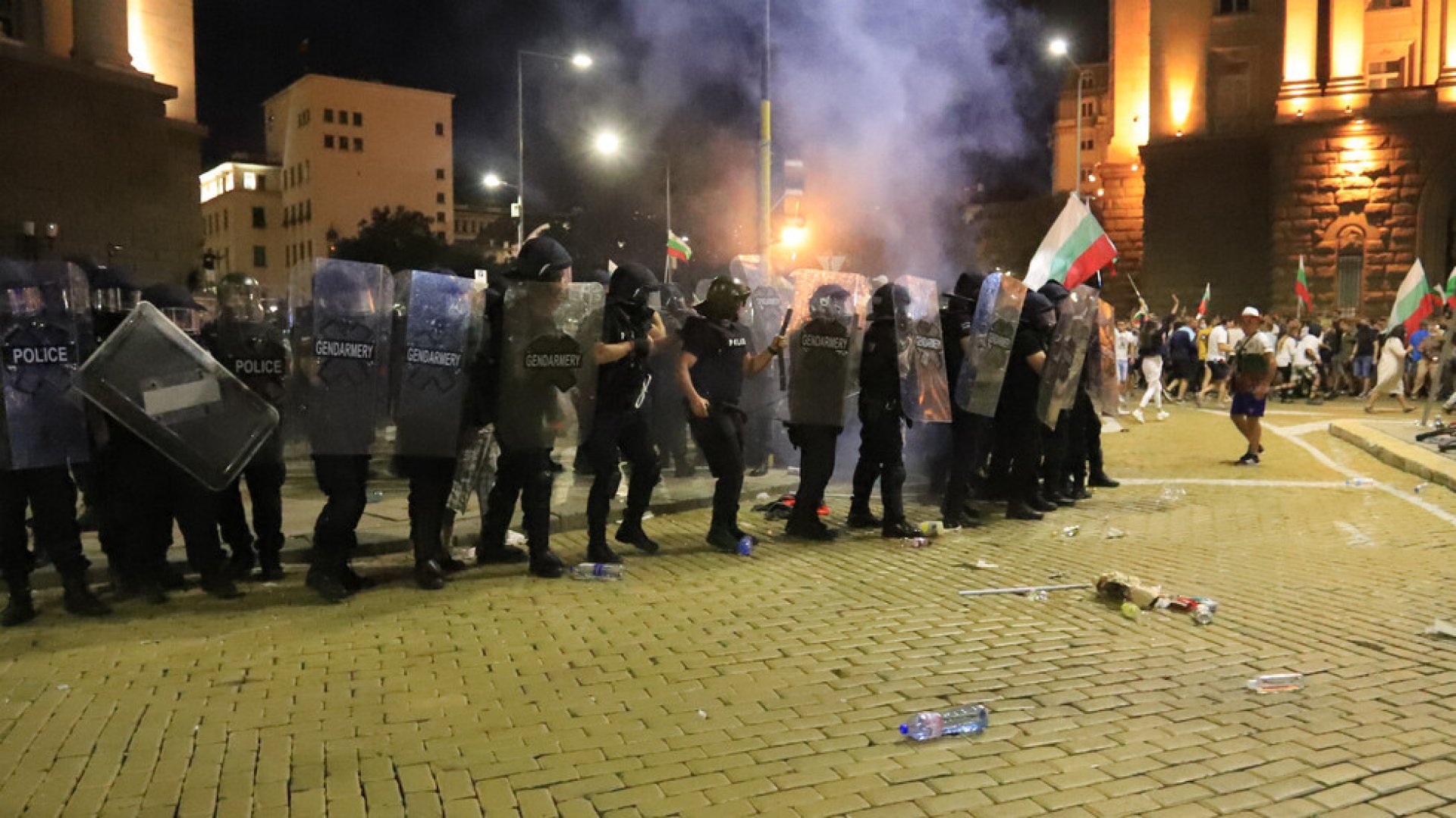 126 души са задържани при вчерашните протести - E-Burgas.com