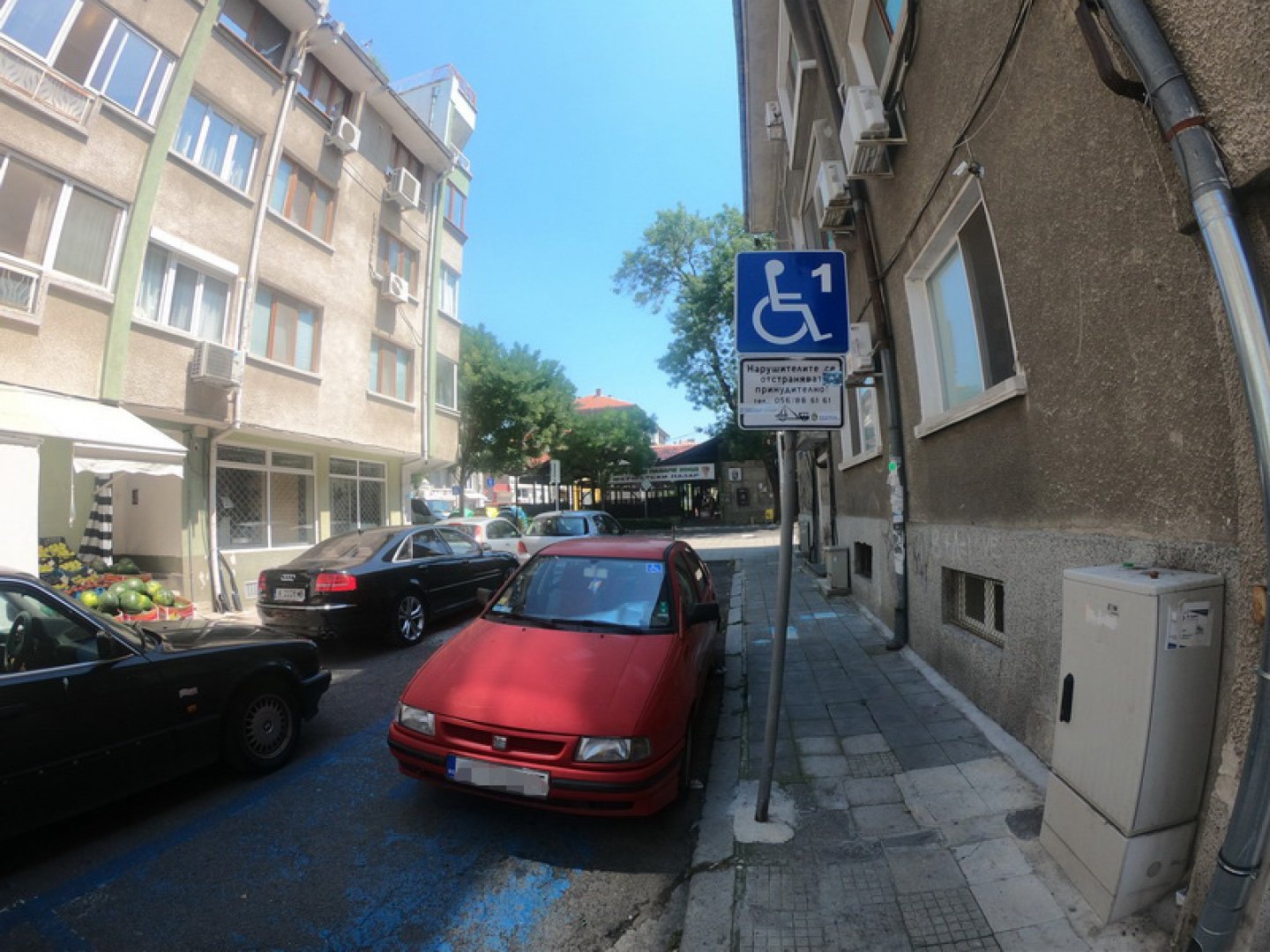 Функционират ли достатъчно ефективно паркоместата за инвалиди в Бургас? Ето жалбата на Иван Димитров - E-Burgas.com