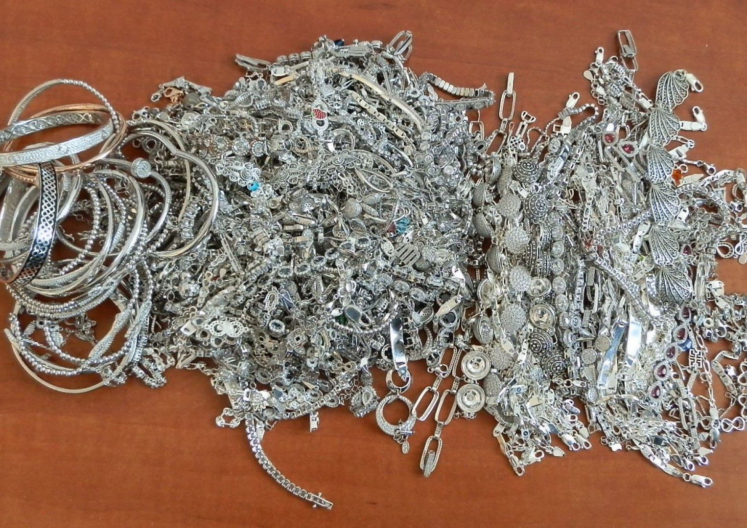 Митничари откриха 9 кг контрабандно сребро в камион (Снимки) - E-Burgas.com